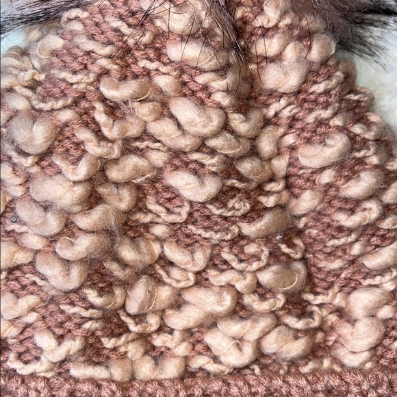 NWT Free People Wool Blend Mauve Cozy Knit Beanie w/Faux Fur Pom Pom Great gift. - Picture 3 of 5
